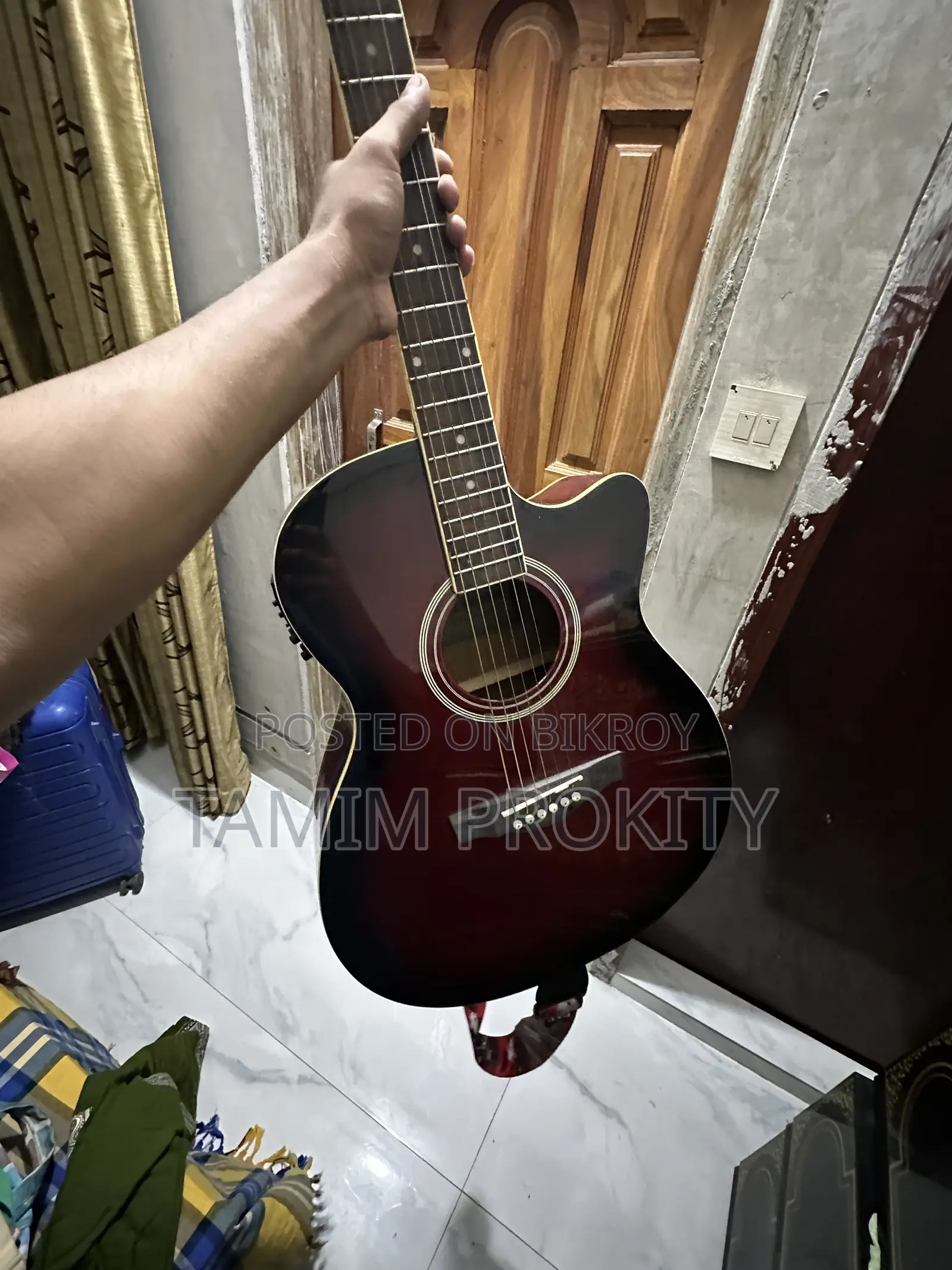 Semi-Acoustic Cutaway Guitar + Built-in Tuner/Eq + Skull Print Strap