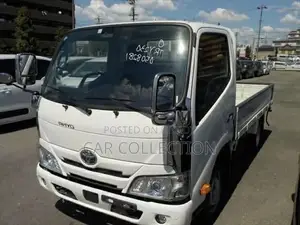 নতুন টয়োটা ডাইনা ২০২৩ সাদা