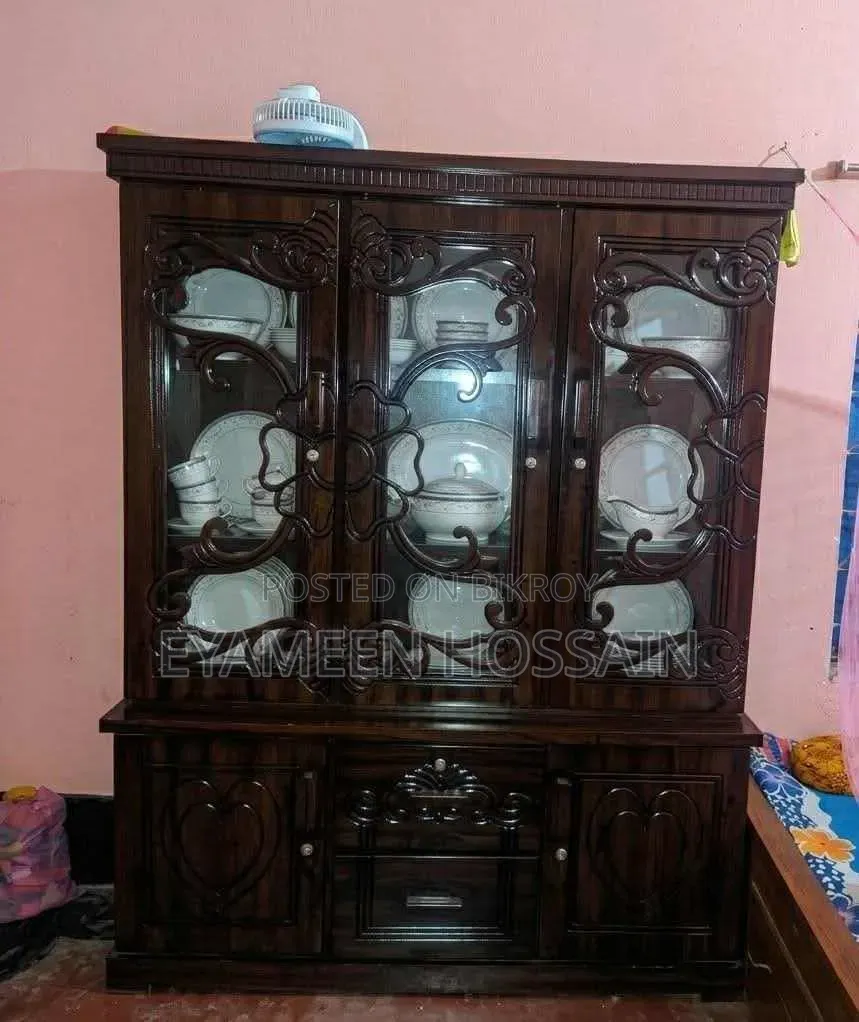 আমি শোকেস বিক্রি করতে চাই
