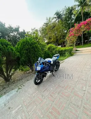 Yamaha R15 V2 FI 2012