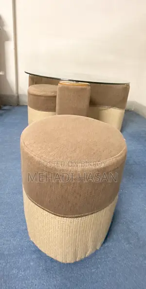 ৪টি টুল সহ গোল কাঁচের সেন্টার টেবিল বিক্রয়ের জন্য