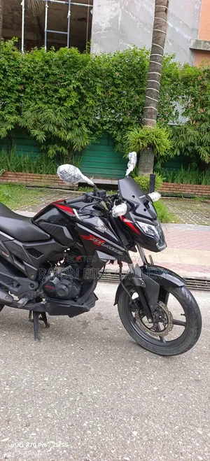 হোন্ডা এক্স-ব্লেড ১৬০ ২০২০ কালো