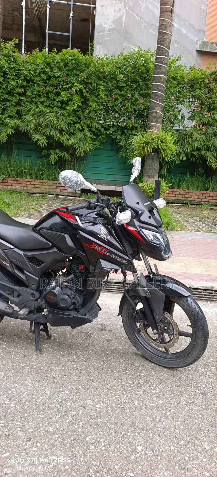 হোন্ডা এক্স-ব্লেড ১৬০ ২০২০ কালো