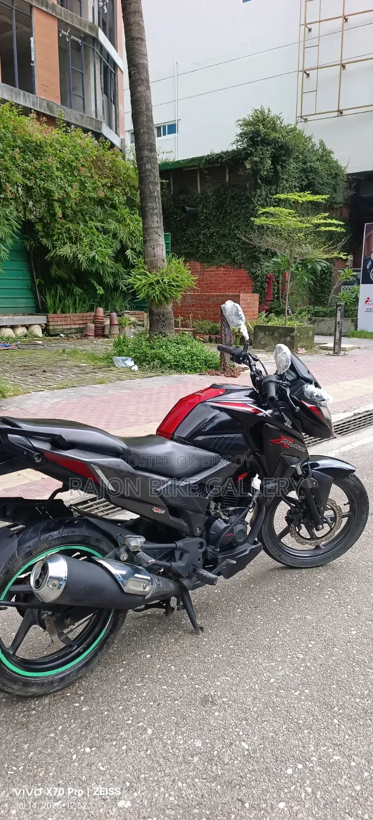হোন্ডা এক্স-ব্লেড ১৬০ ২০২০ কালো
