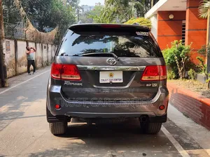 টয়োটা ফরচুনার ২০০৬ গ্রে