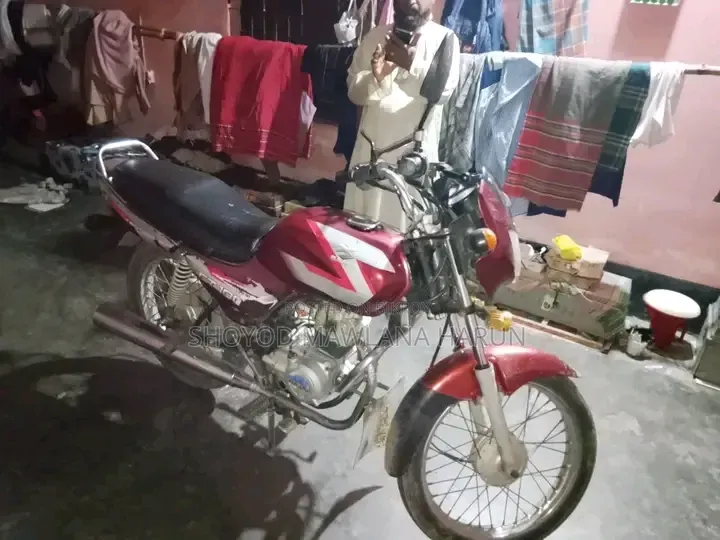 Bajaj Discover 100 2010 Red