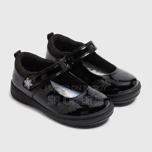 Hush Puppies গার্লস পেটেন্ট স্কুল / পার্টি শুজ (মেরি জেন স্টাইল)