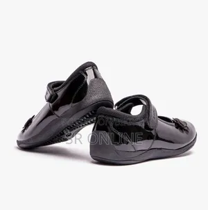 Hush Puppies গার্লস পেটেন্ট স্কুল / পার্টি শুজ (মেরি জেন স্টাইল)