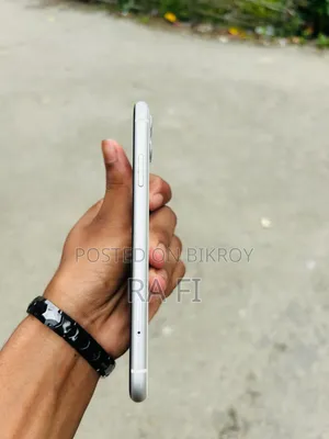 অ্যাপল আইফোন ১১ ৬৪ জিবি হোয়াইট