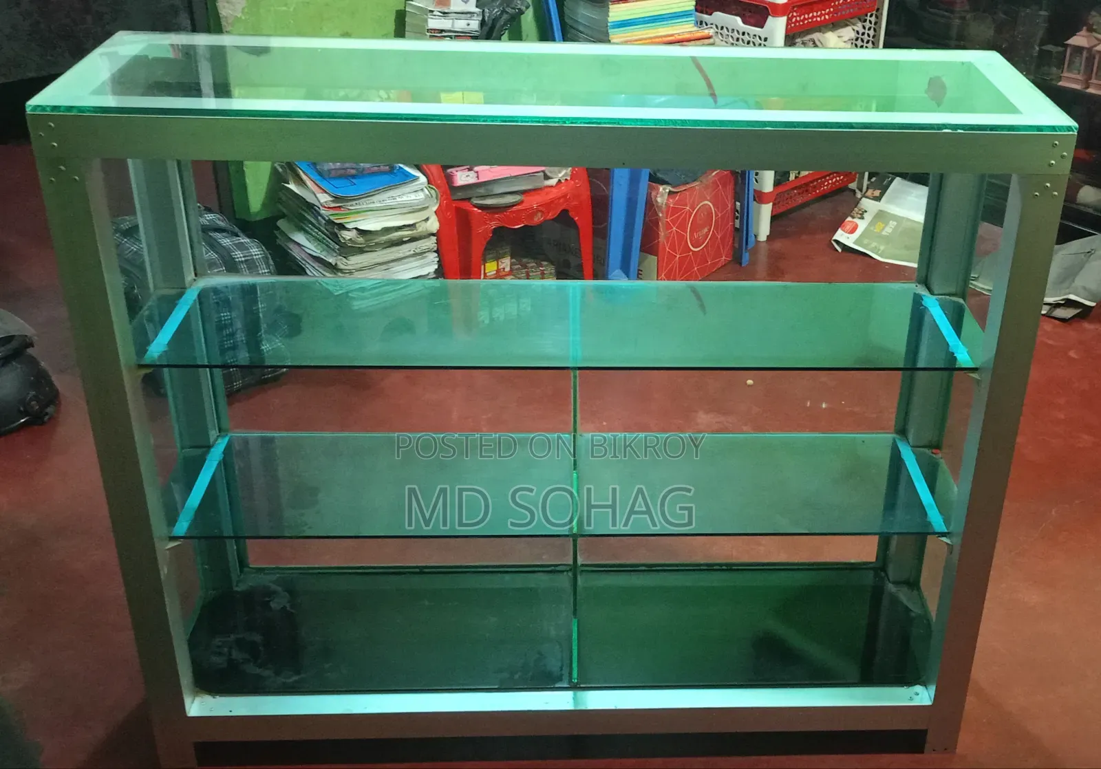 Aluminum glass showcase