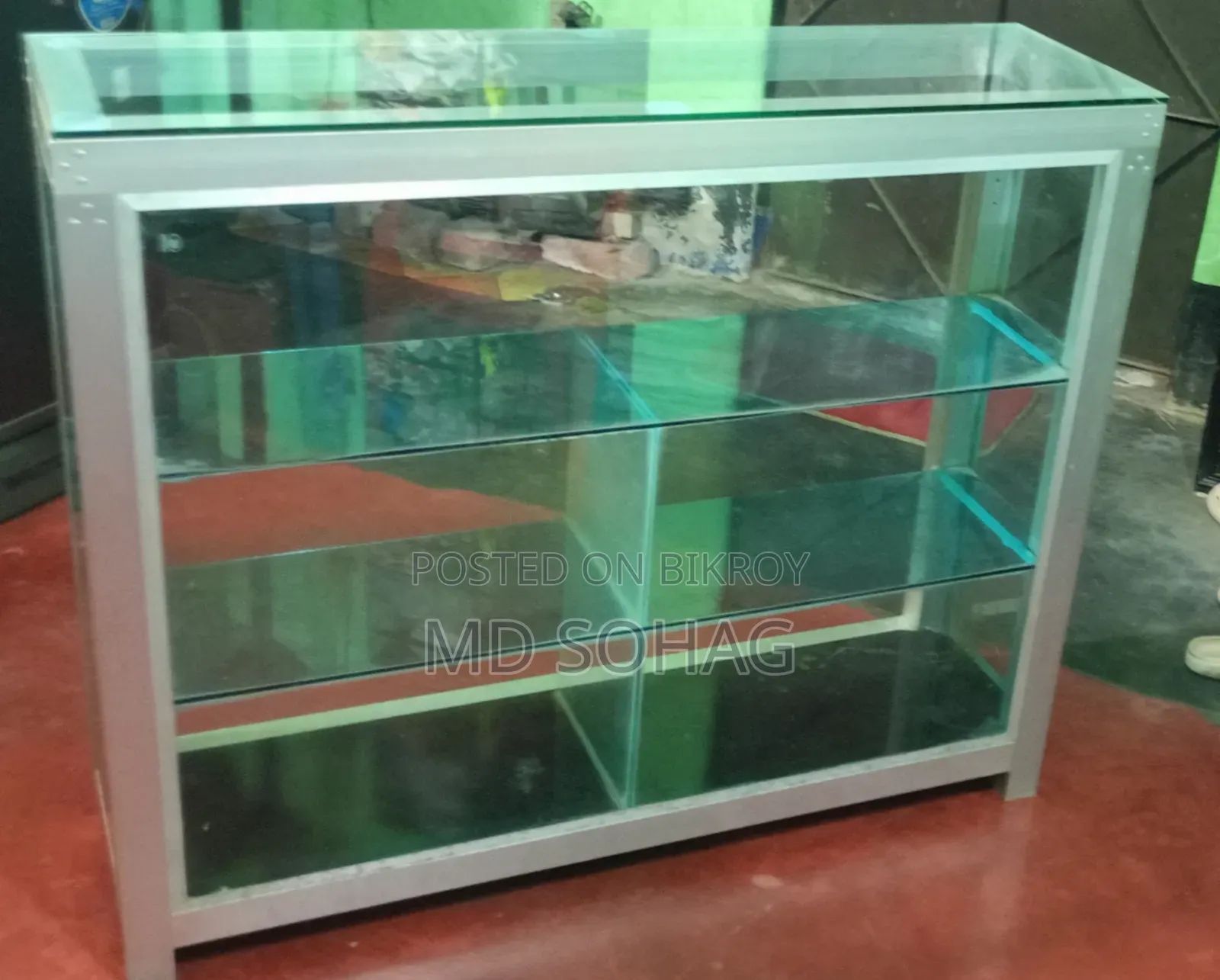 Aluminum glass showcase