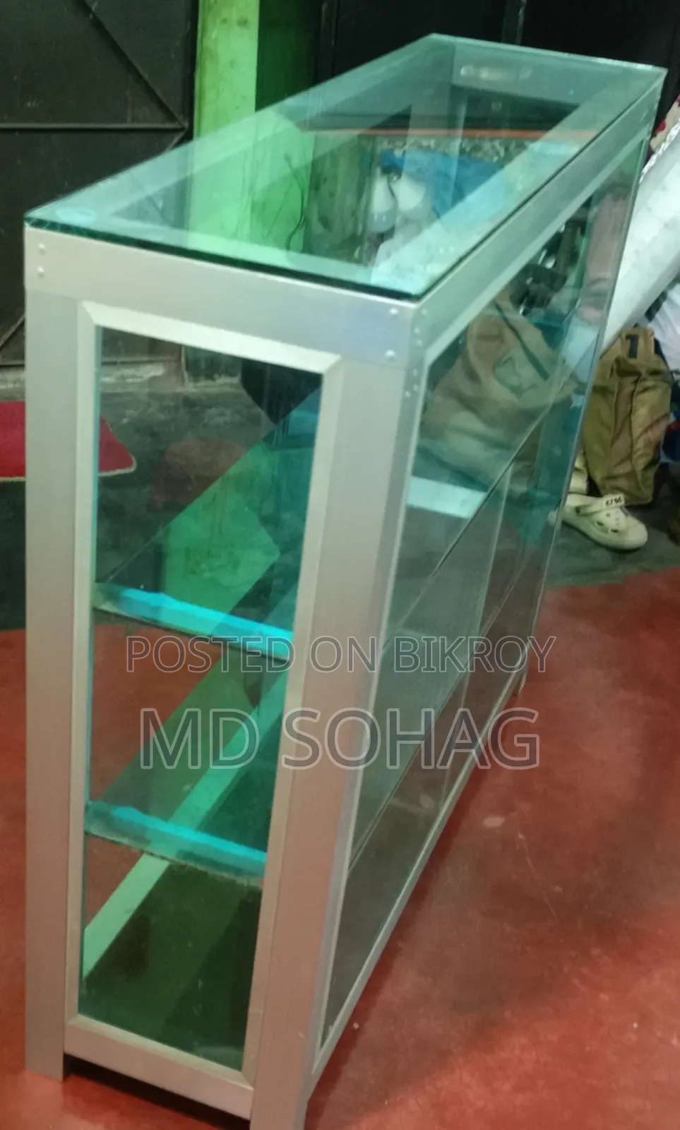 Aluminum glass showcase