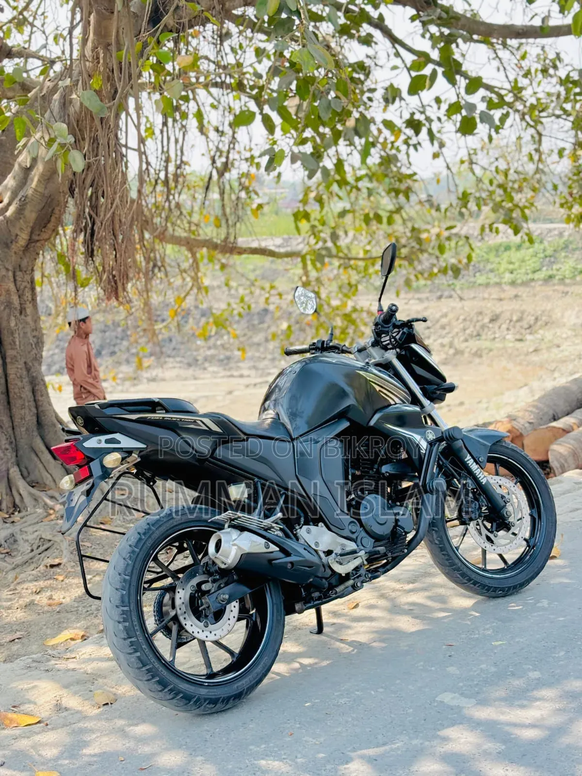 ইয়ামাহা এফজেড ২০২৩ কালো