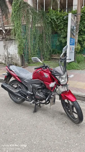 হোন্ডা সিবি ২০১৫ লাল