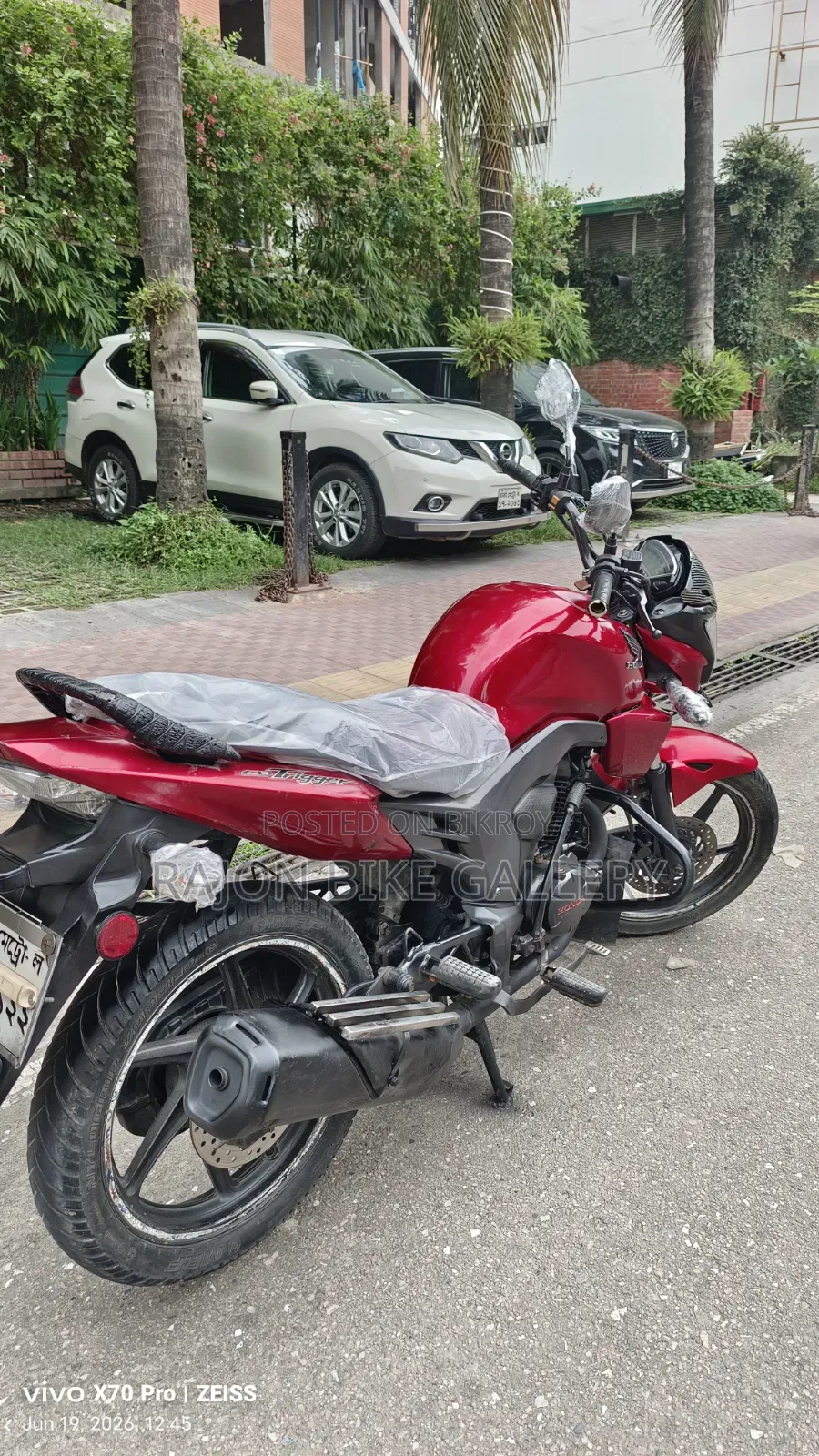 হোন্ডা সিবি ২০১৫ লাল