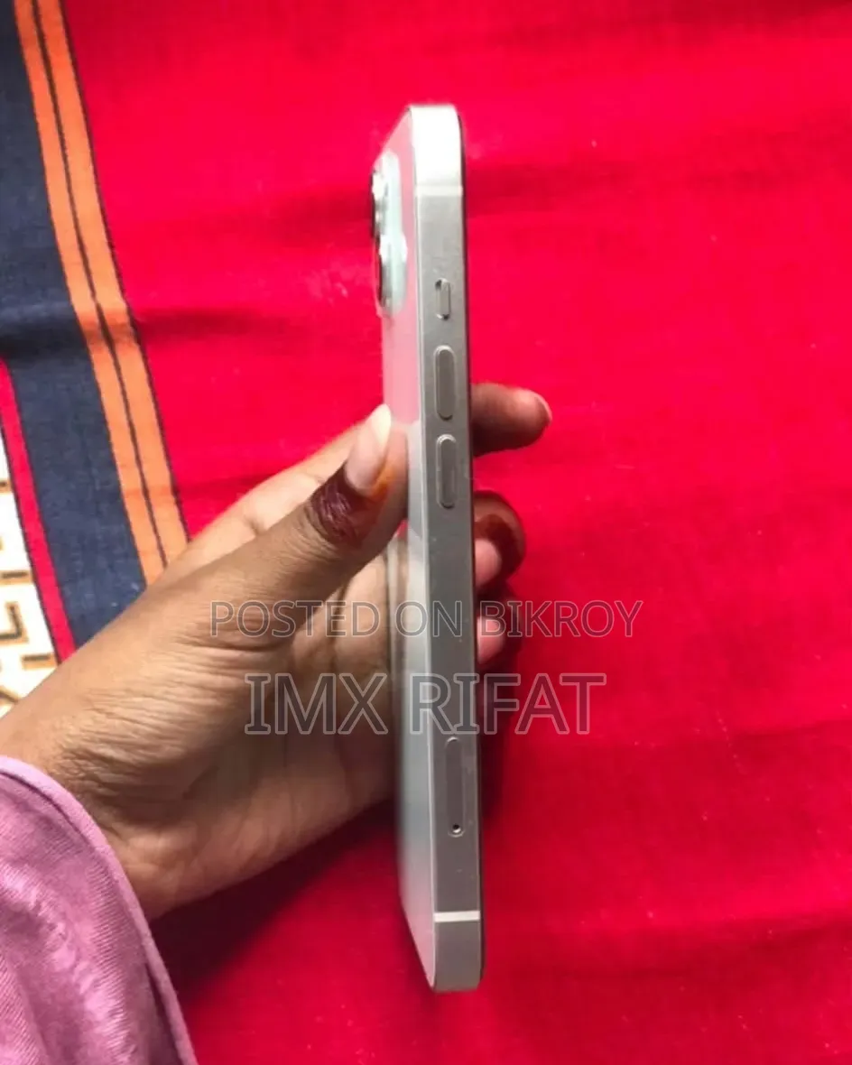 অ্যাপল আইফোন ১৩ ১২৮ জিবি হোয়াইট