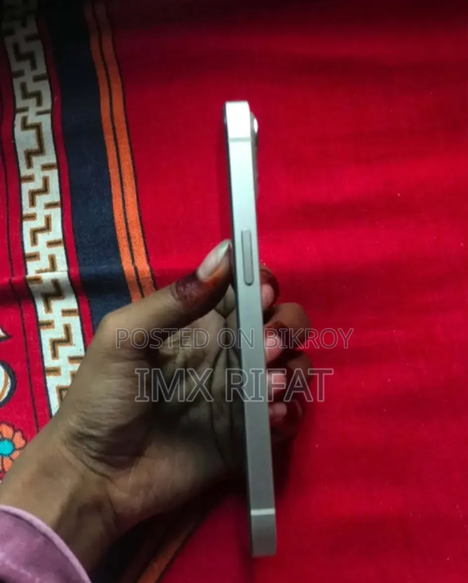 অ্যাপল আইফোন ১৩ ১২৮ জিবি হোয়াইট