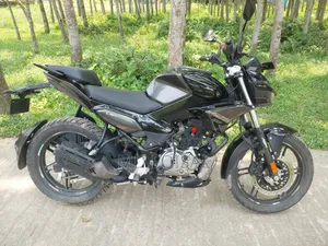 হিরো এক্সট্রিম ১২৫আর ২০২৪ কালো