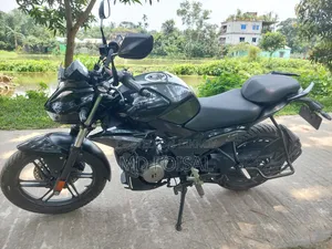 হিরো এক্সট্রিম ১২৫আর ২০২৪ কালো