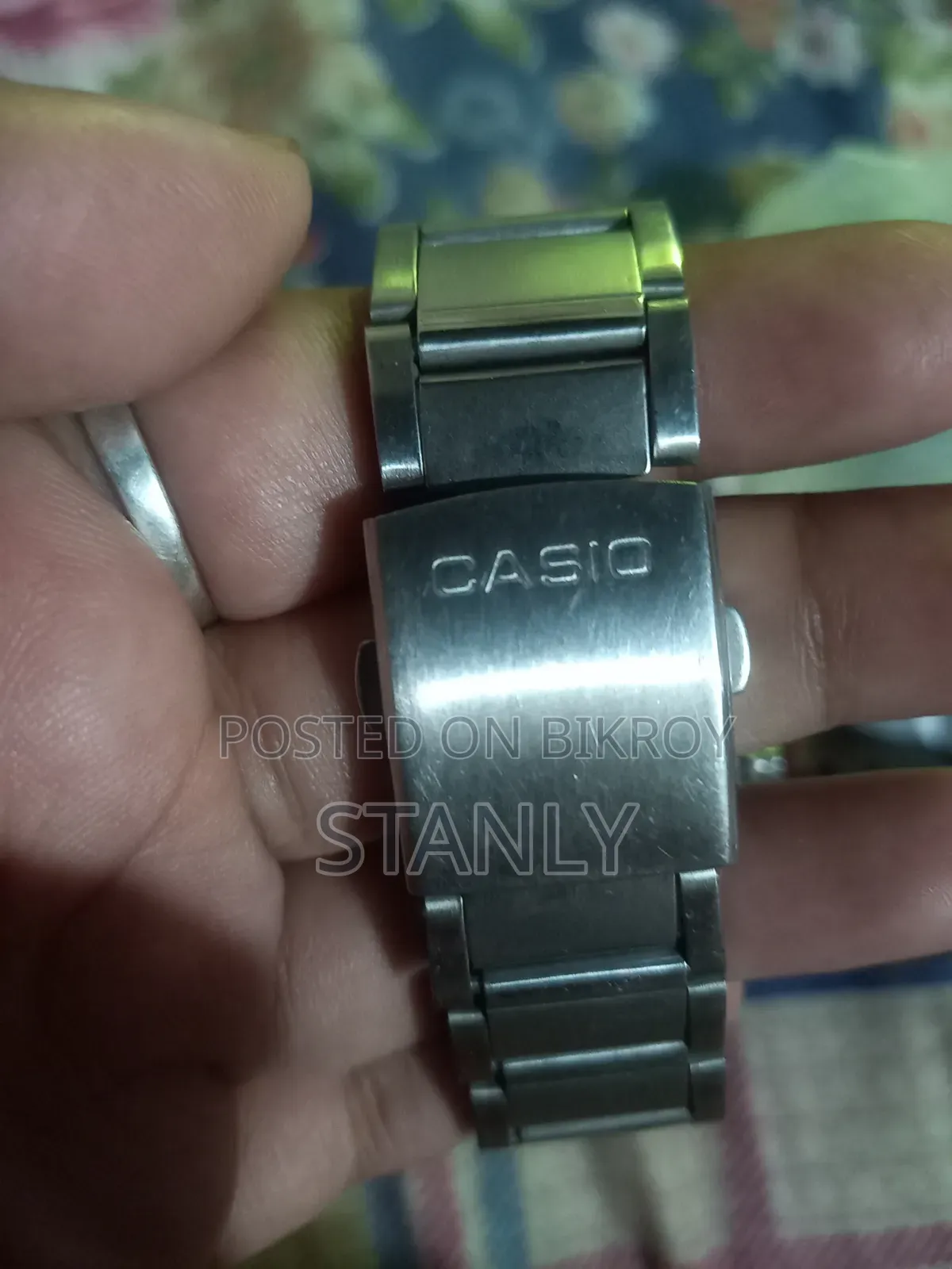 পরা হচ্ছে না তাই বিক্রি।অরিজিনাল Casio.১ বছর হয়েছে