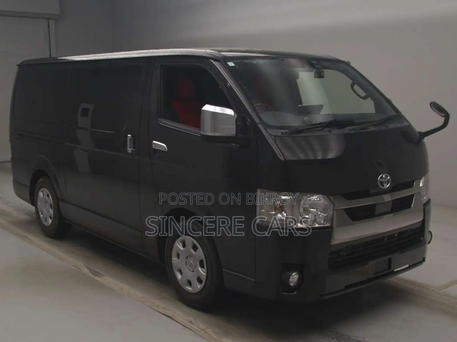 Toyota HiAce 2021 Black