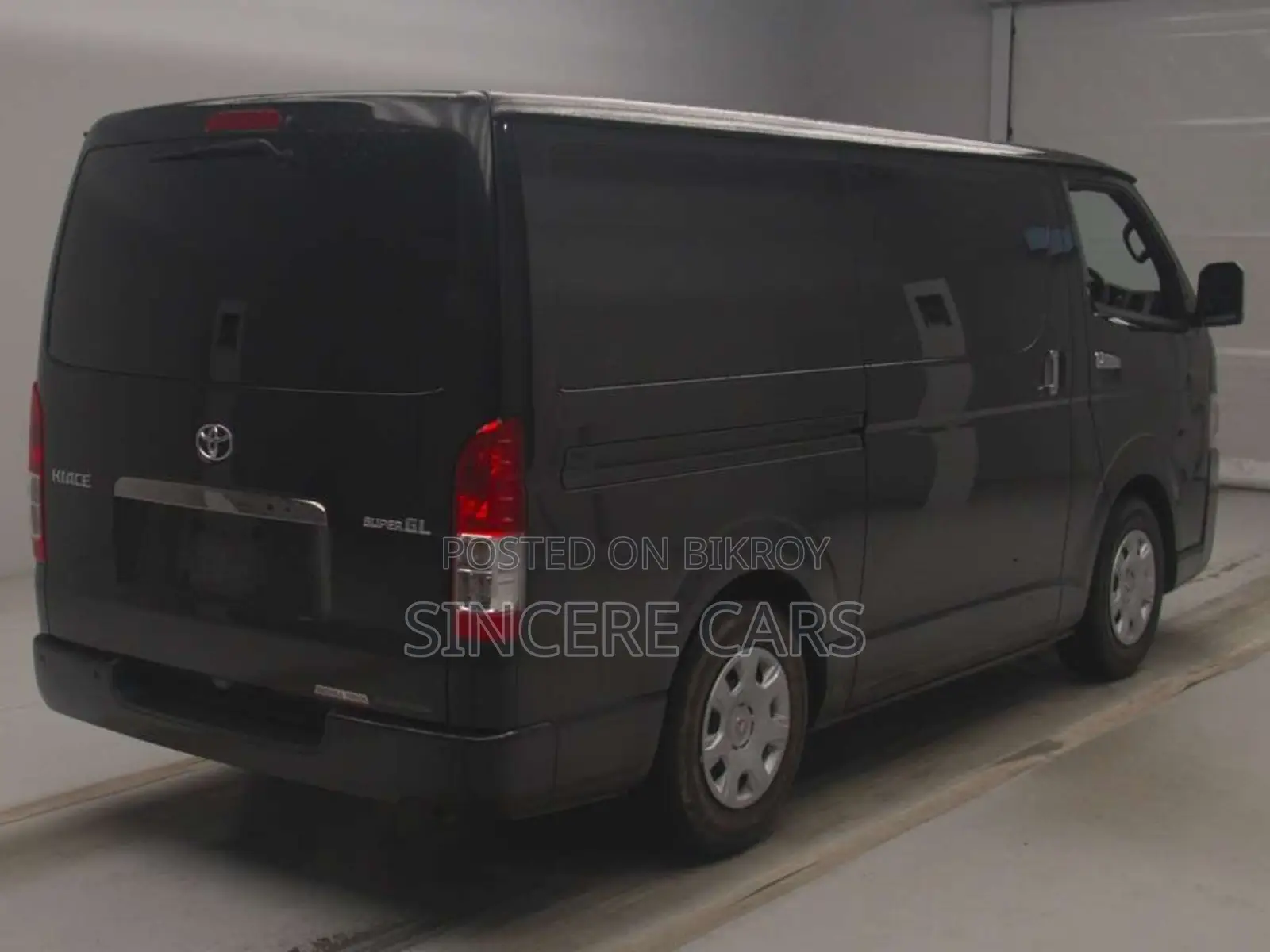 Toyota HiAce 2021 Black