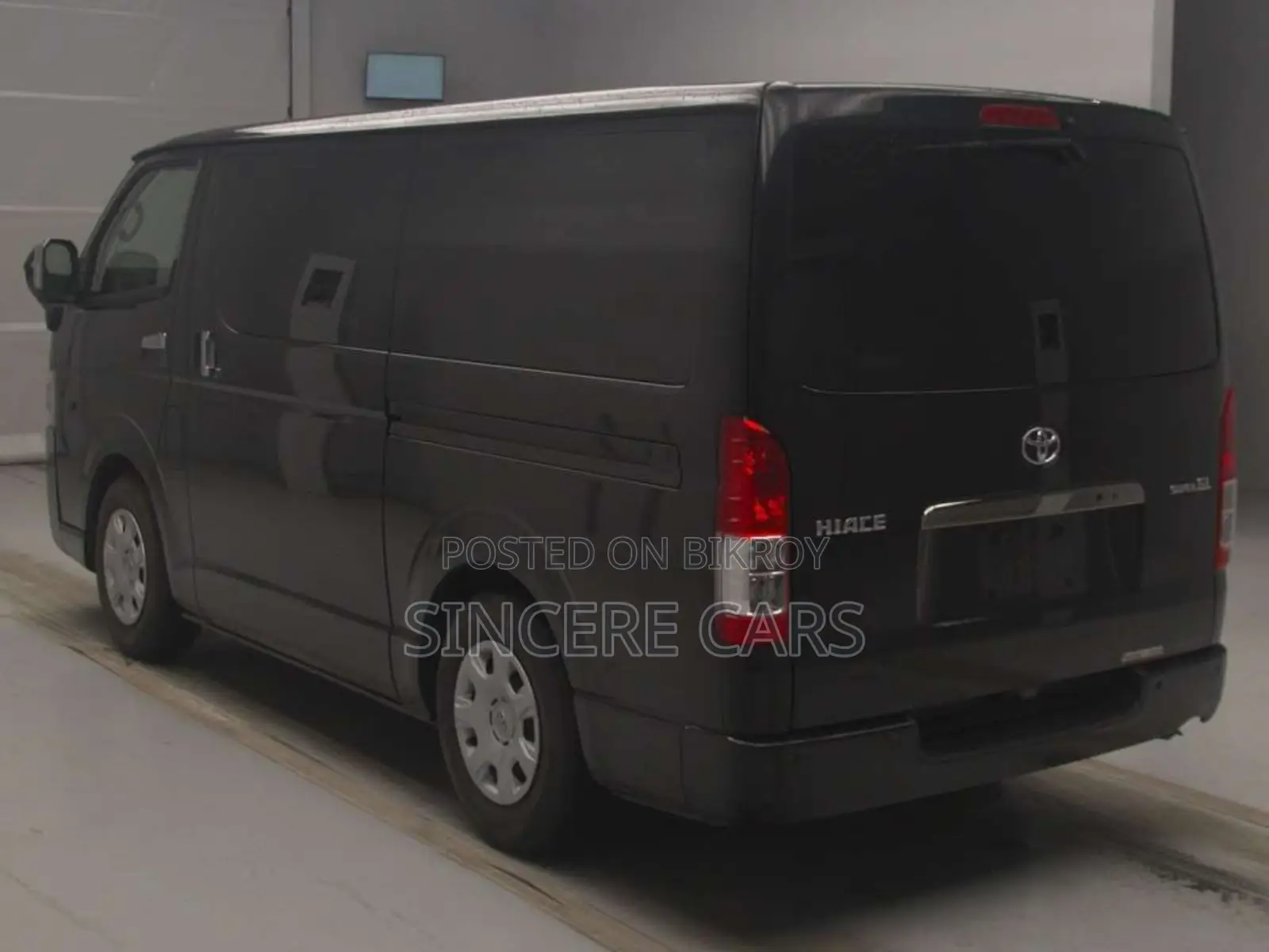 Toyota HiAce 2021 Black
