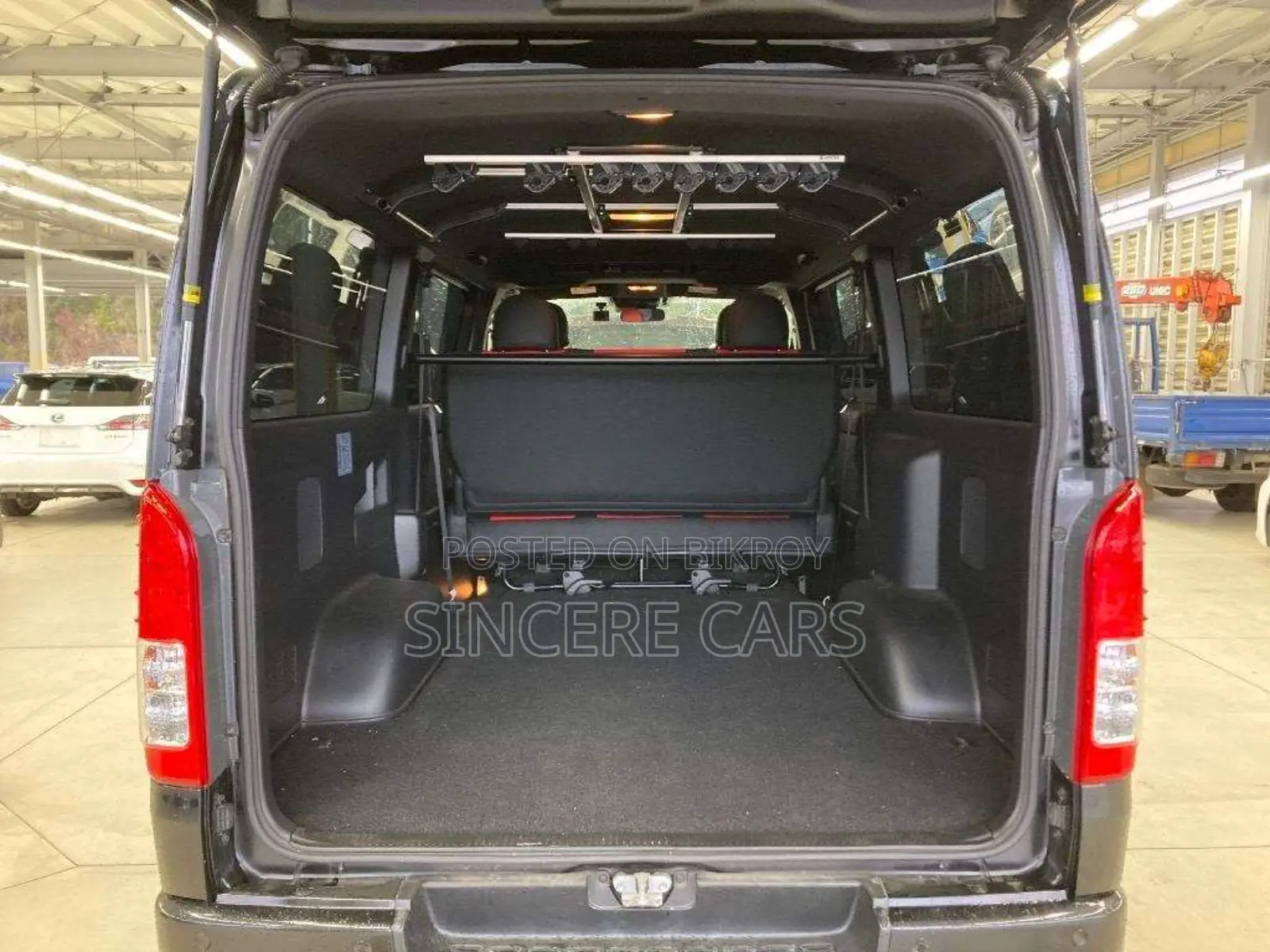 Toyota HiAce 2021 Black