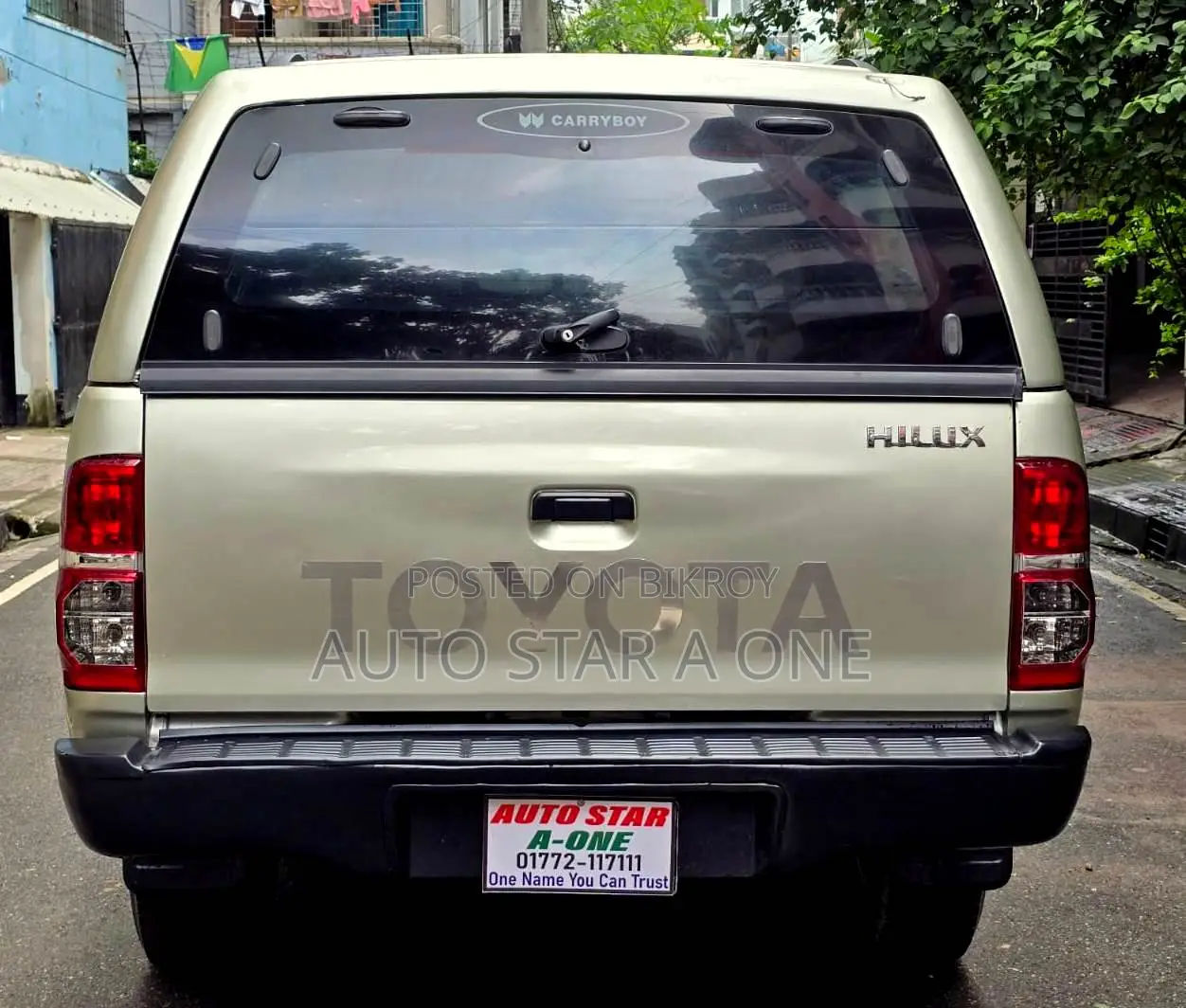 Toyota Hilux 2.5 D-4D SRX ২০১১ সিলভার