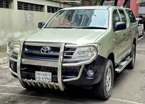 Toyota Hilux 2.5 D-4D SRX 2011 Silver