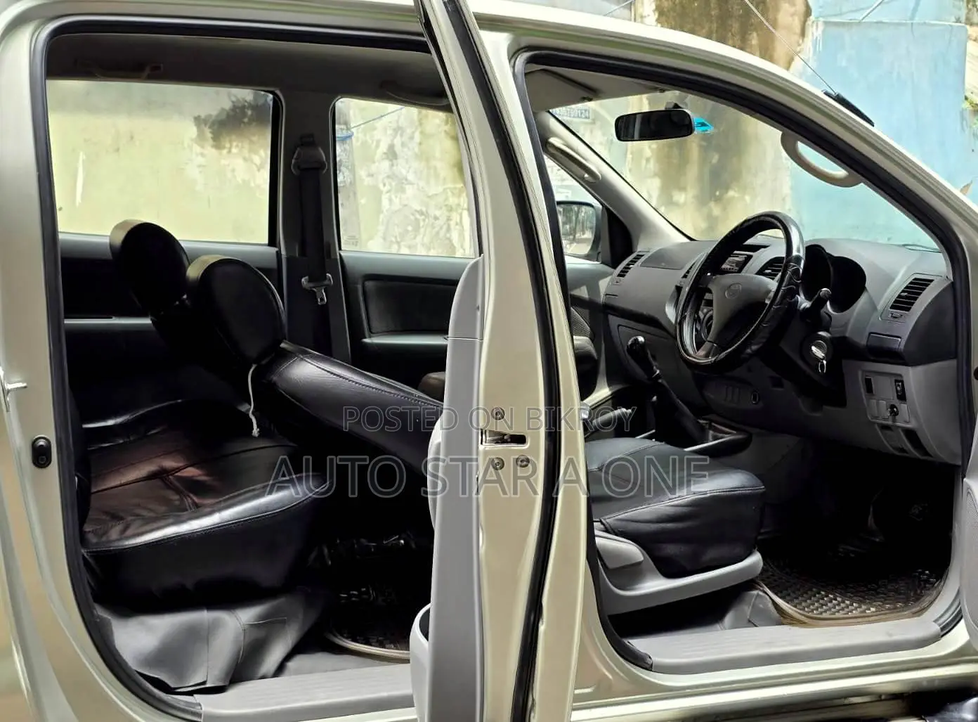 Toyota Hilux 2.5 D-4D SRX ২০১১ সিলভার