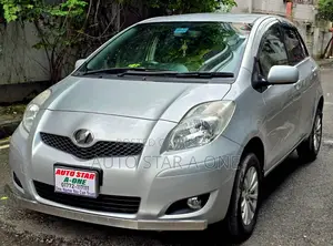 Toyota Vitz 1.0 Front-Wheel Drive 5-Door 2009 Silver