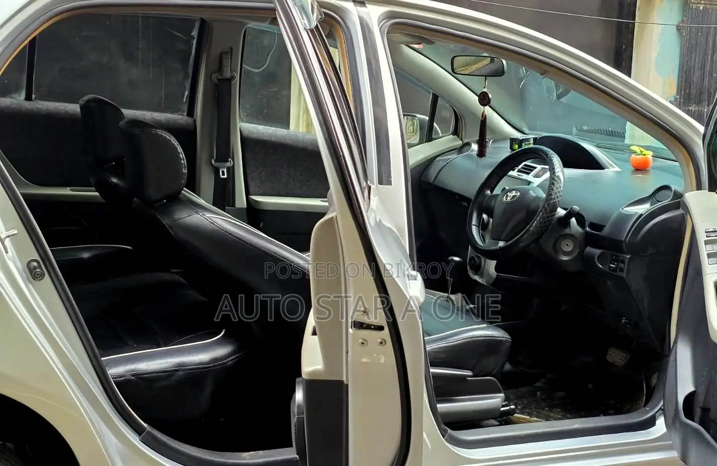 Toyota Vitz 1.0 Front-Wheel Drive 5-Door 2009 Silver