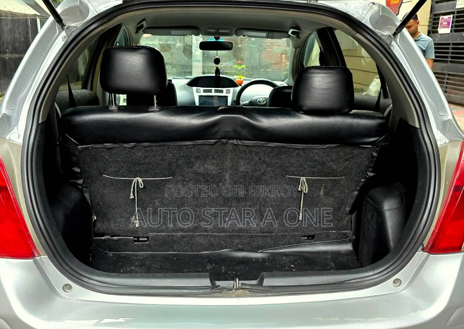 Toyota Vitz 1.0 Front-Wheel Drive 5-Door 2009 Silver