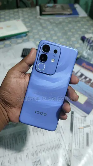 iQOO 128 GB Blue