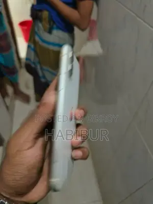 অ্যাপল আইফোন ১১ ৬৪ জিবি সাদা