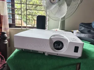 হিটাচি সিপি-ডব্লিউএক্স৩০৪১ডব্লিউএন প্রজেক্টর – ভালো কন্ডিশন | অরিজিনাল