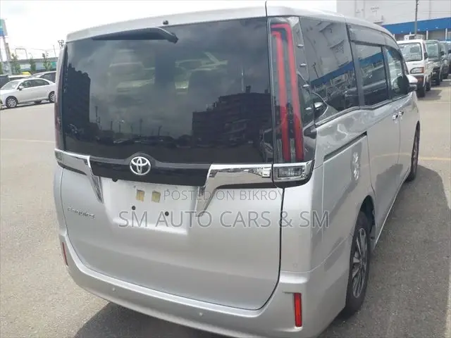 Toyota Esquire 2.0 FWD (8 Seater) 2021 Silver