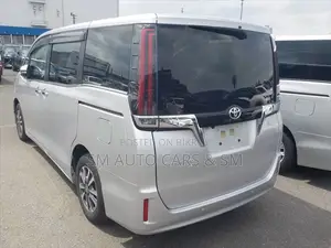Toyota Esquire 2.0 FWD (8 Seater) 2021 Silver