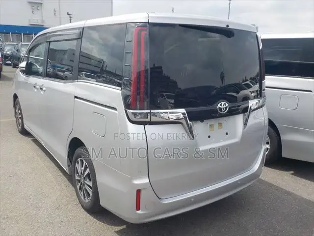 Toyota Esquire 2.0 FWD (8 Seater) 2021 Silver