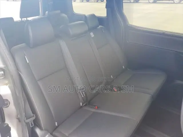 Toyota Esquire 2.0 FWD (8 Seater) 2021 Silver