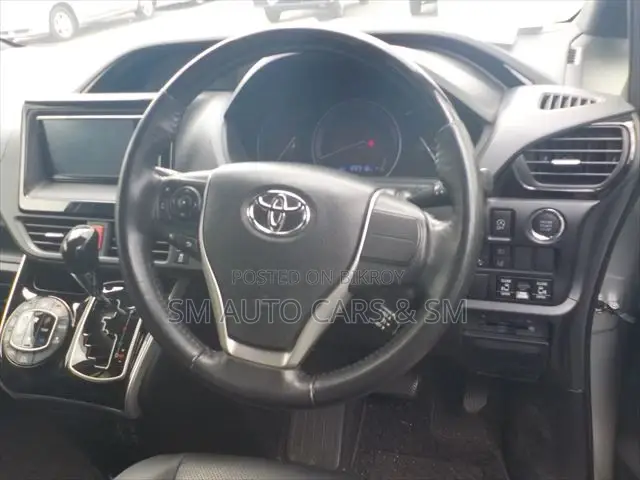 Toyota Esquire 2.0 FWD (8 Seater) 2021 Silver