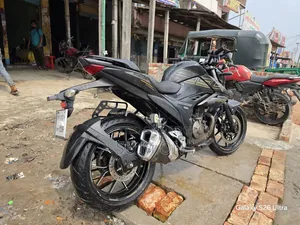 নতুন সুজুকি জিক্সার ২৫০ ২০২৫ ব্ল্যাক