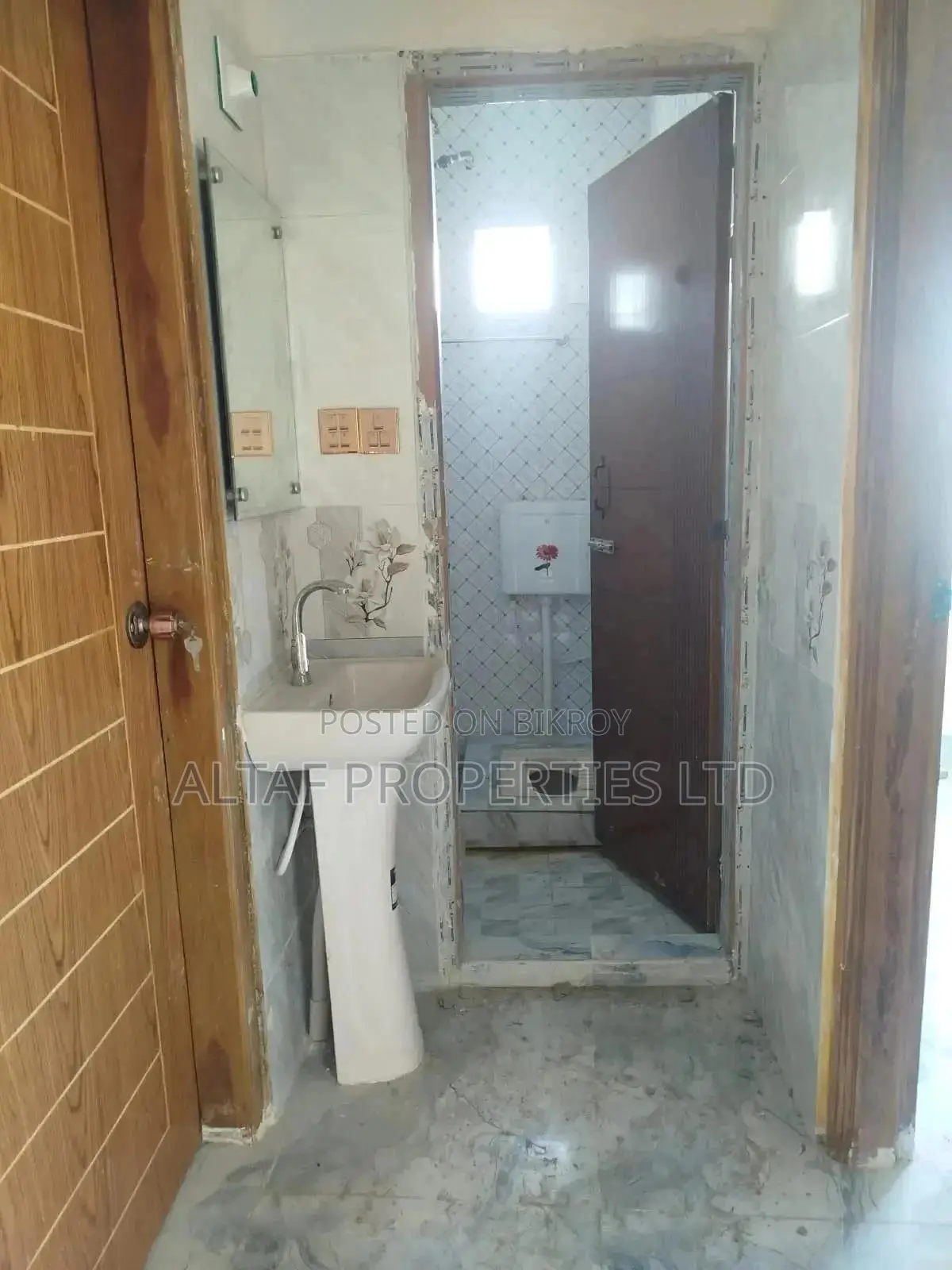 মনোয়ার ম্যানশন, মোহাম্মদপুরে ৩ বেডরুমের অ্যাপার্টমেন্ট বিক্রয়ের জন্য