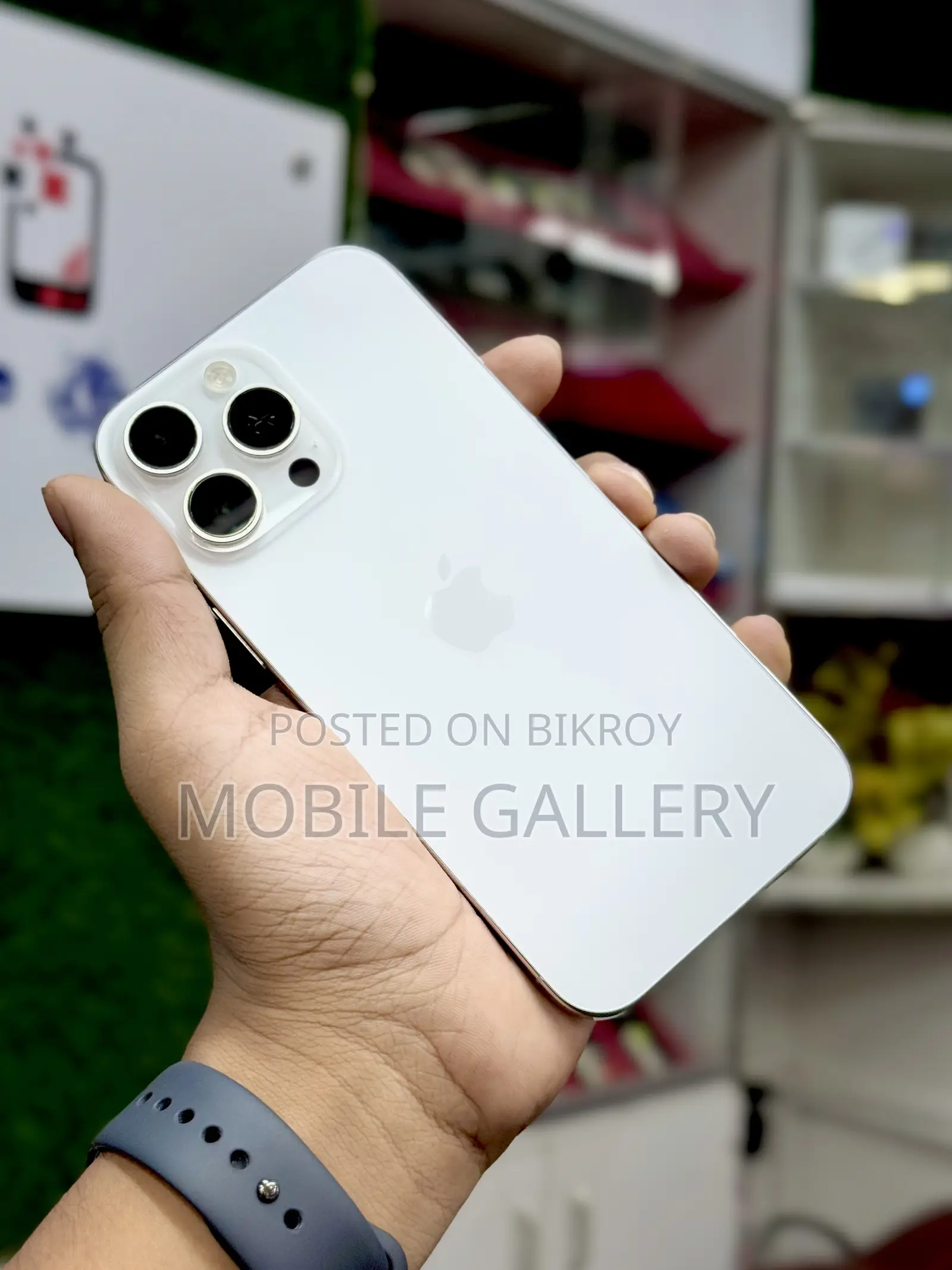 অ্যাপল আইফোন ১৬ প্রো ম্যাক্স ২৫৬ জিবি হোয়াইট