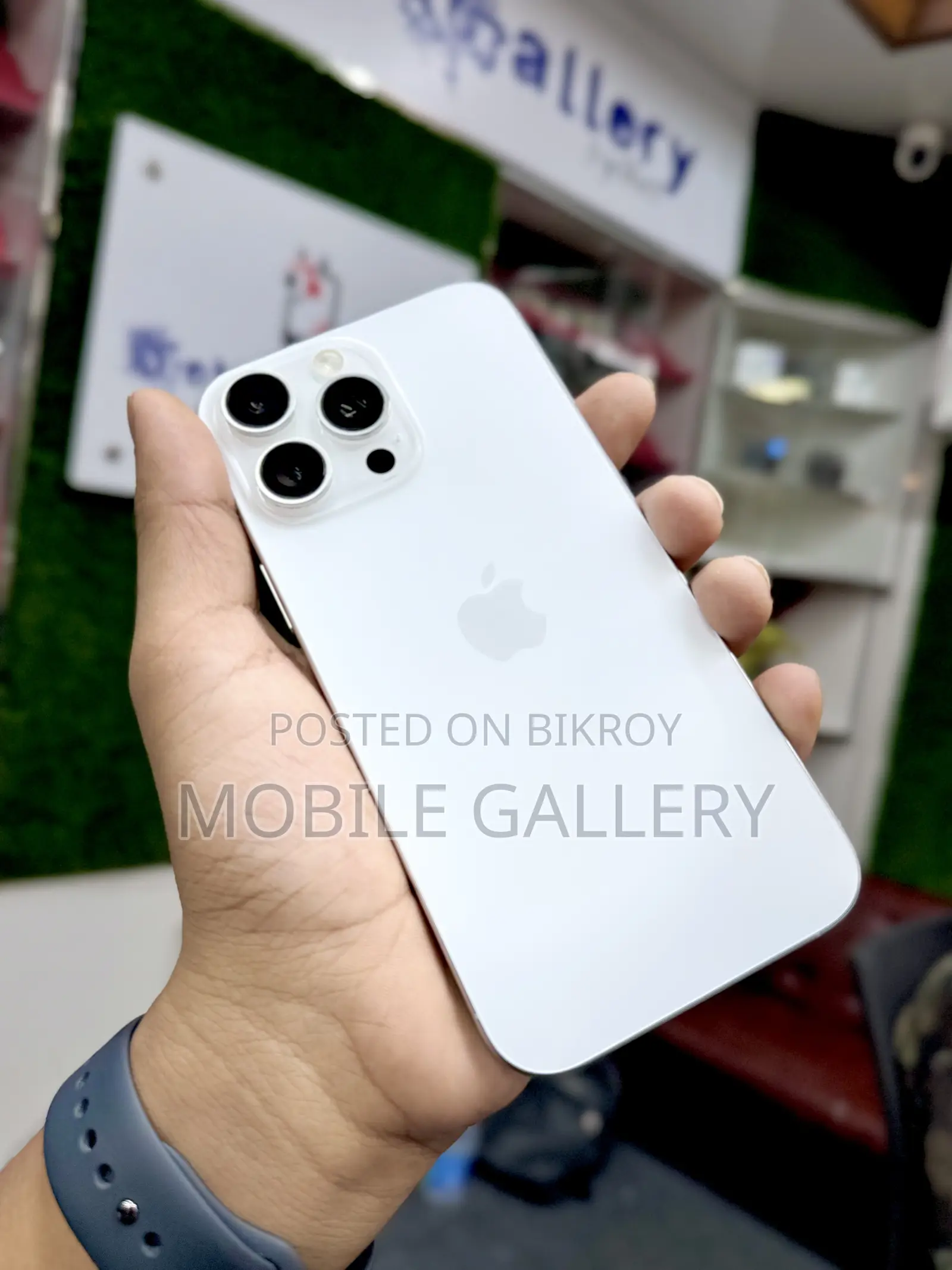 অ্যাপল আইফোন ১৬ প্রো ম্যাক্স ২৫৬ জিবি হোয়াইট