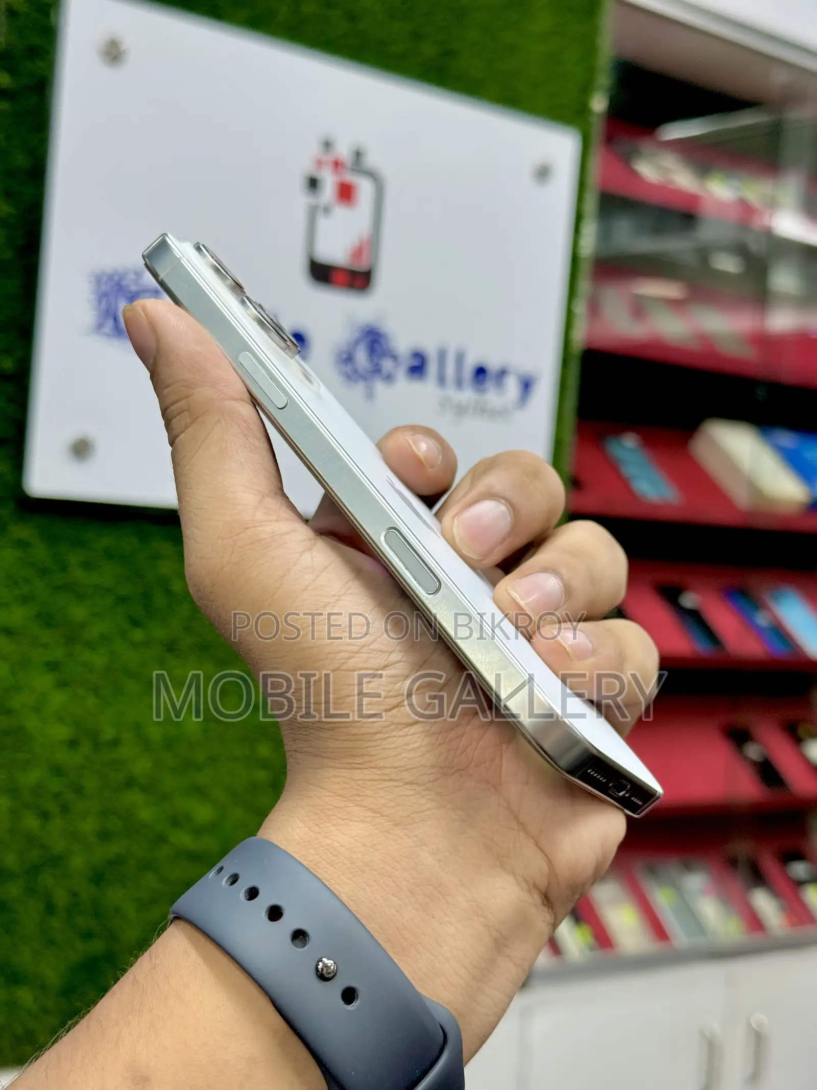 অ্যাপল আইফোন ১৬ প্রো ম্যাক্স ২৫৬ জিবি হোয়াইট