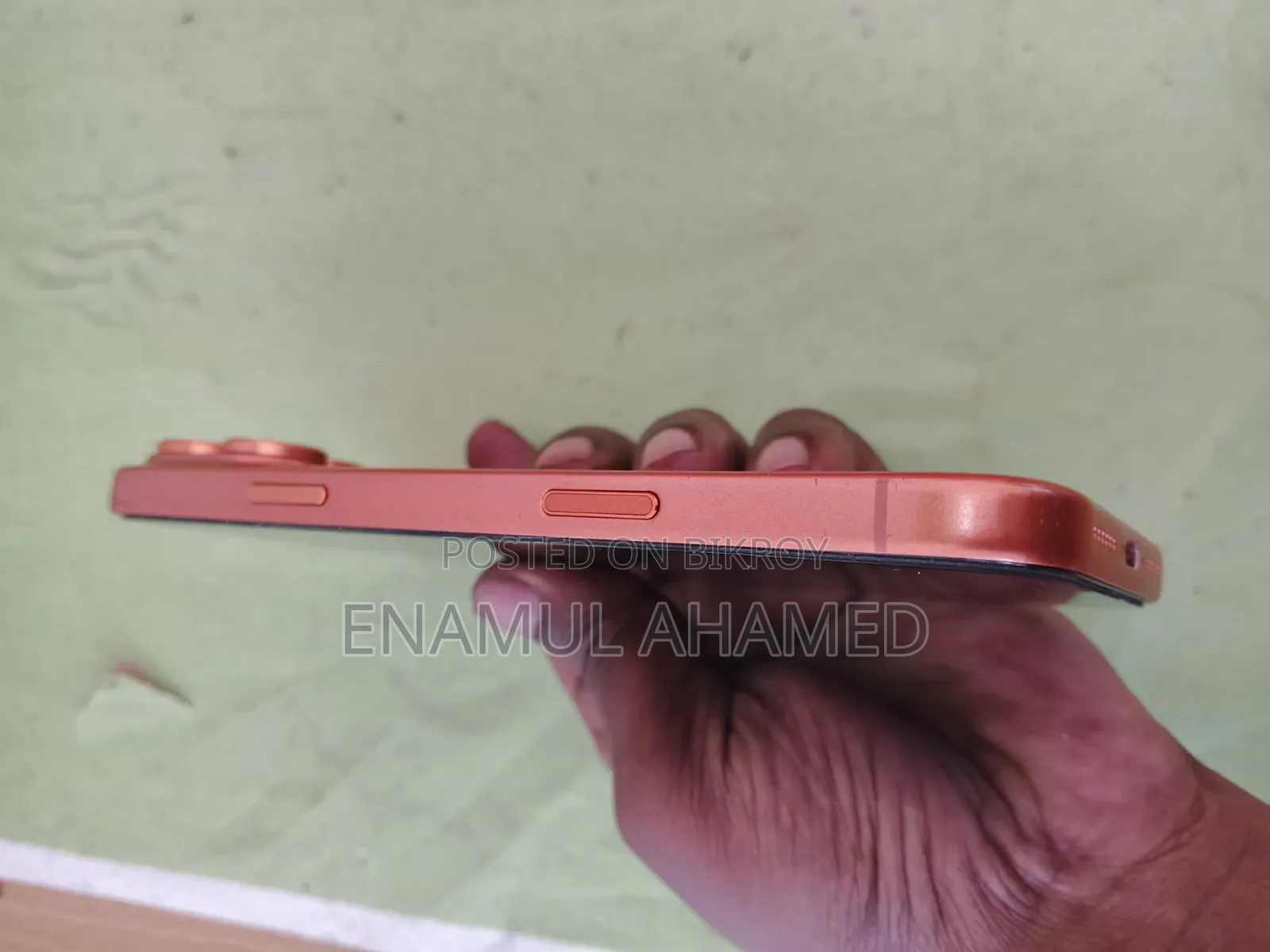 Mobile Phone 8 GB Gold