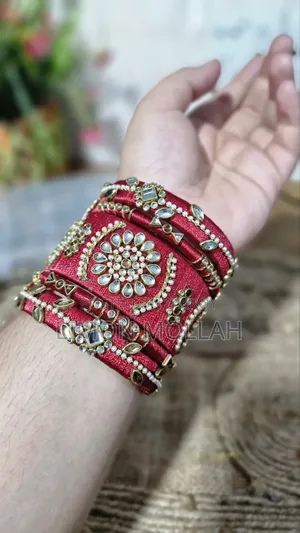 প্রিমিয়াম হ্যান্ডমেড চুড়ি