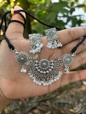 Trending Choker..
